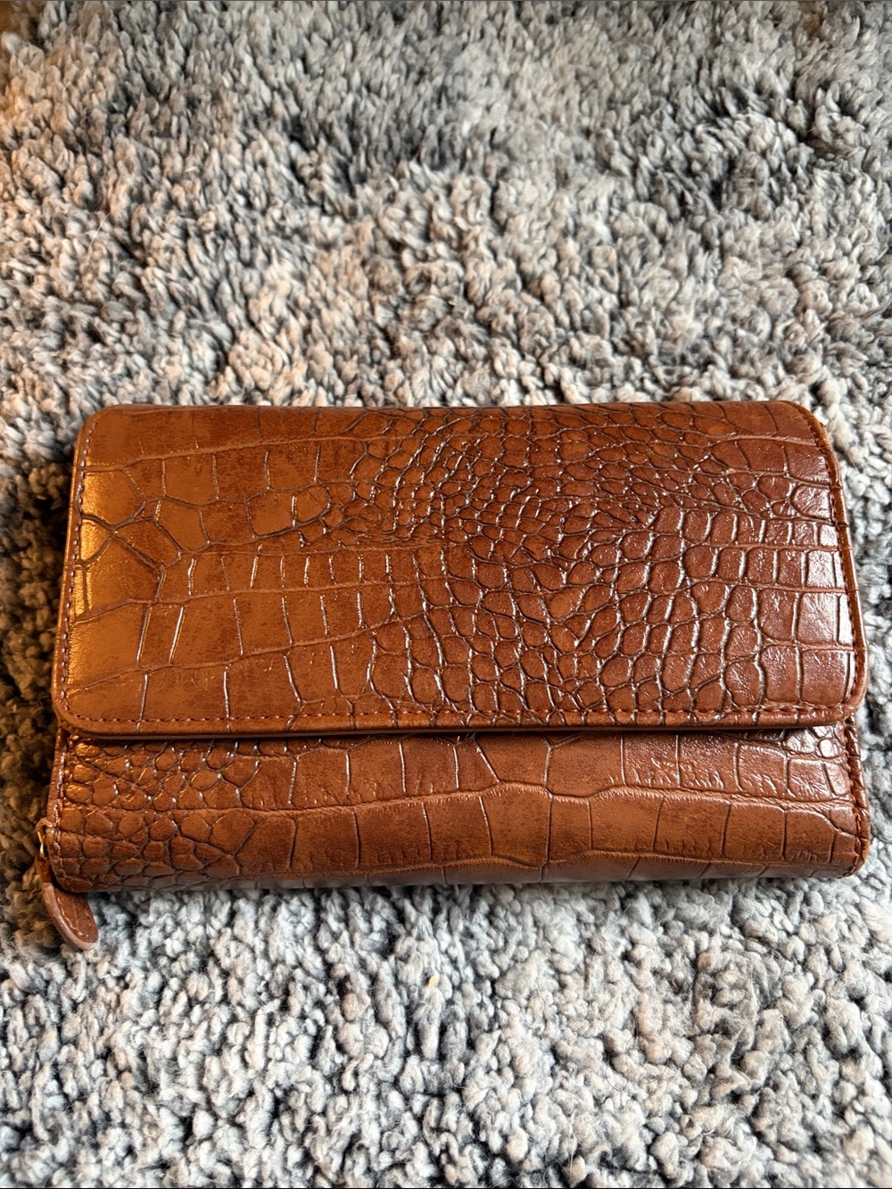 Women's Croc-Embossed Leather Clutch Wallet